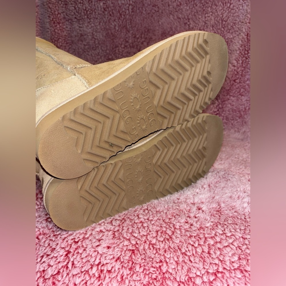 UGG Classic EXCELLENT CONDITION Tall tan boot SIZE 9​​ - Picture 5 of 9